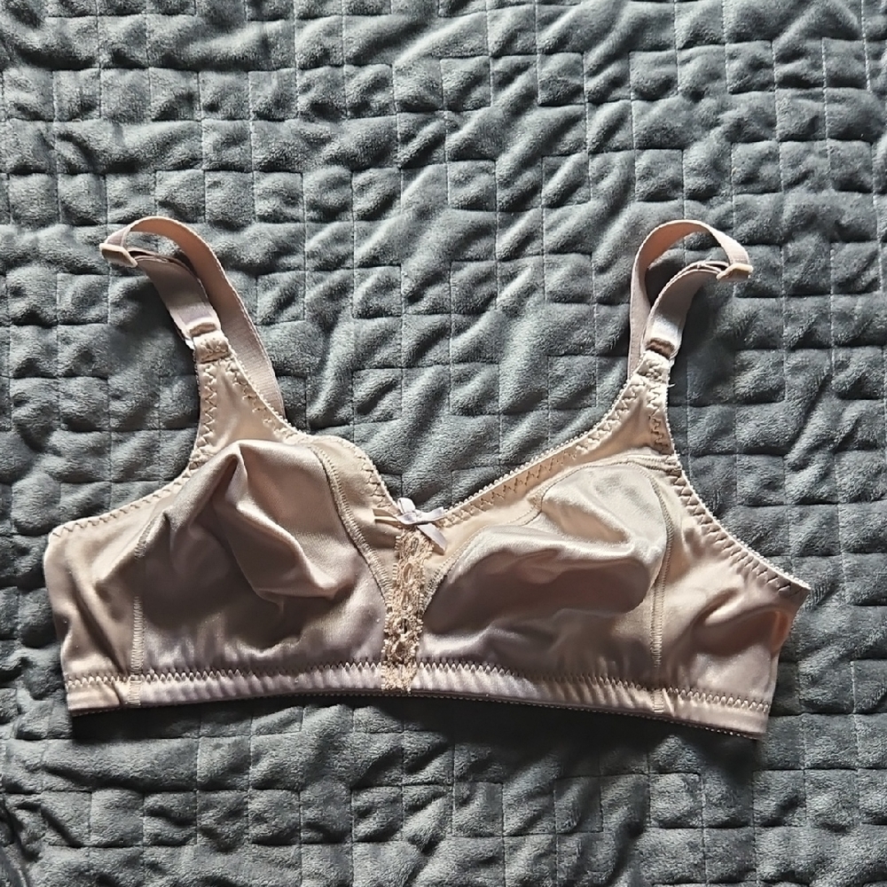 Bali Cream Comfort Bra Intimates & Sleepwear